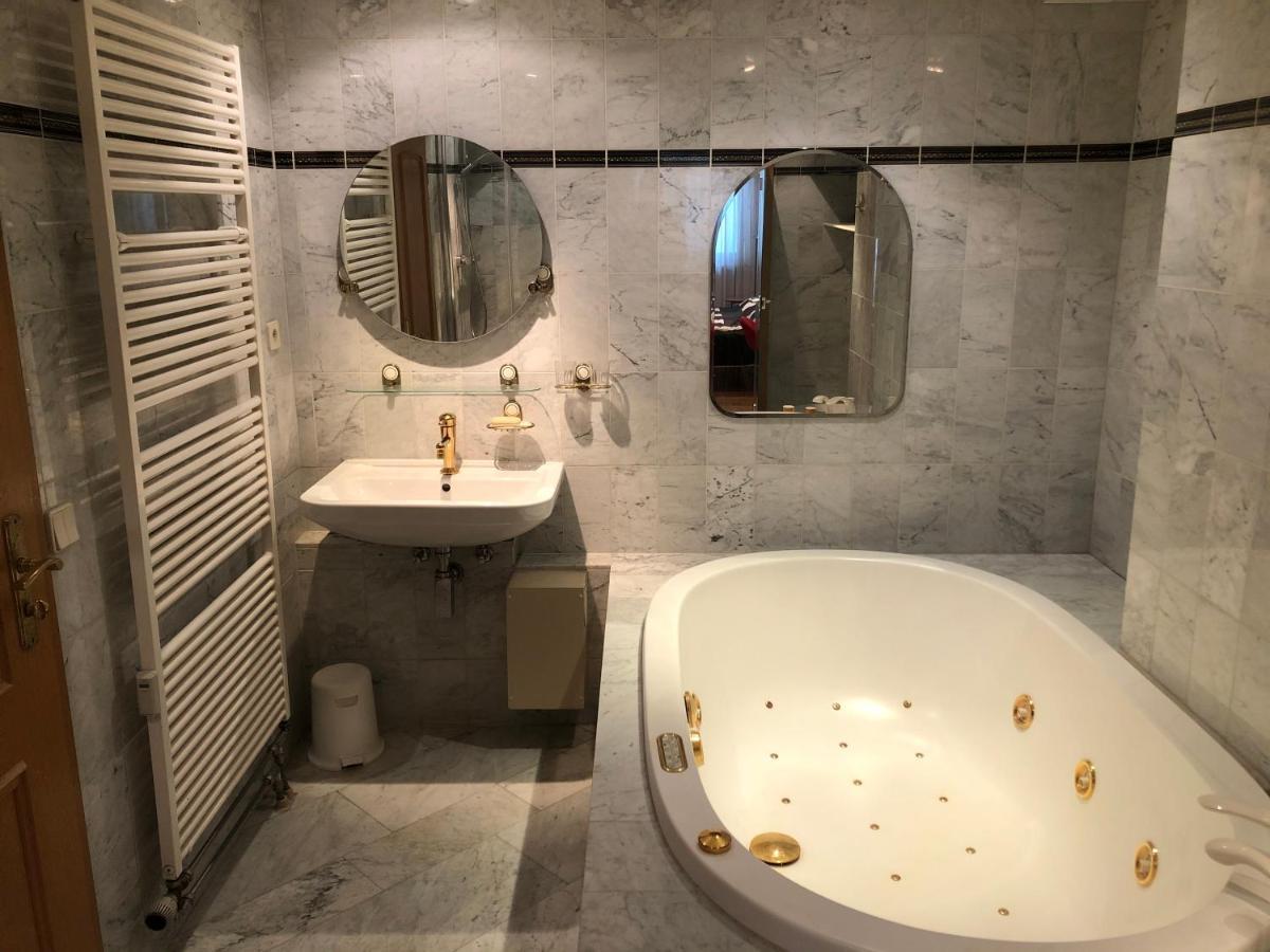 קונסטנץ Wohnung Fuer 4 Personen, 2 Schlafzimmer, 2 Parkplaetze, Wlan מראה חיצוני תמונה