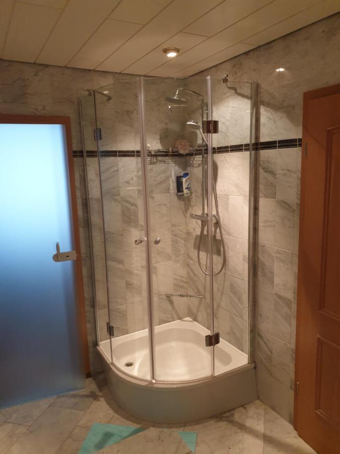 קונסטנץ Wohnung Fuer 4 Personen, 2 Schlafzimmer, 2 Parkplaetze, Wlan מראה חיצוני תמונה